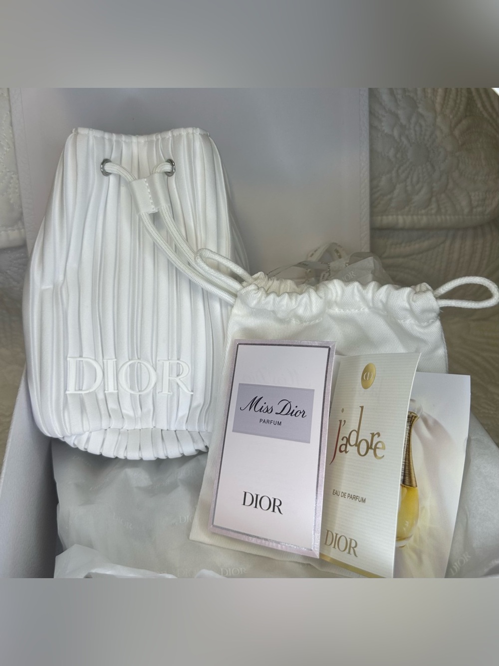 ❤️D*or White Pleated Drawstring Mini Bag Beauty Gift❤️